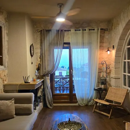 빌라 Luxurious Stone House In Elani